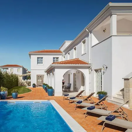 Vabriga Sleeps 10 With Pool Air Con And Wifi *