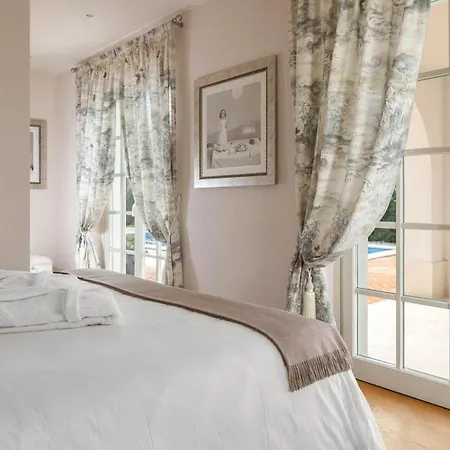 Vabriga Sleeps 10 With Pool Air Con And Wifi *