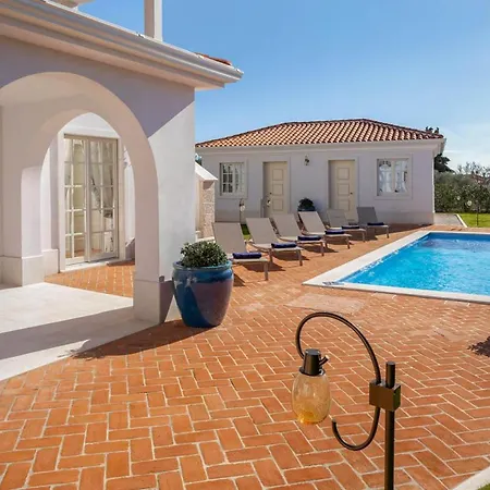 Vila Vabriga Sleeps 10 With Pool Air Con And Wifi *