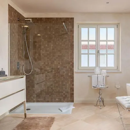 Vabriga Sleeps 10 With Pool Air Con And Wifi